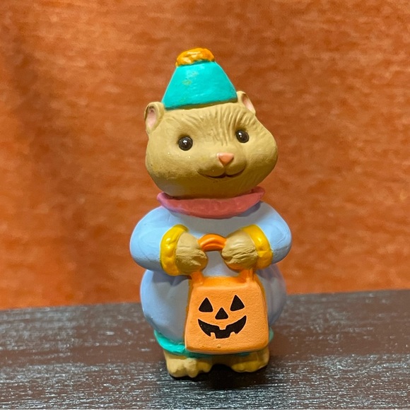 Vintage Hallmark Mini-Figurines (Set 1) - Picture 13 of 15